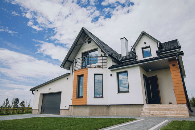 Bei der Energieberatung für Wohngebäude erfahren Hausbesitzer, welches die Maßnahmen mit dem größten Einsparpotenzial sind.